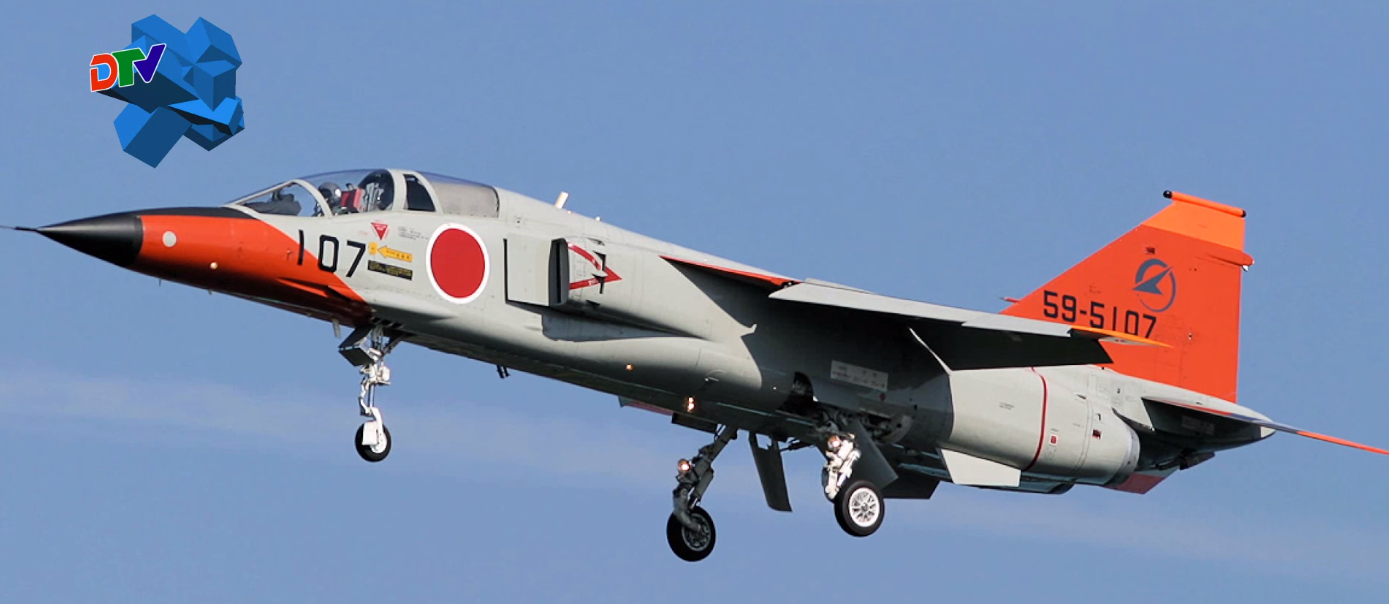 试飞中的f-1原型机,由t-2原型机直接改造而来,可以看到这时后座只是