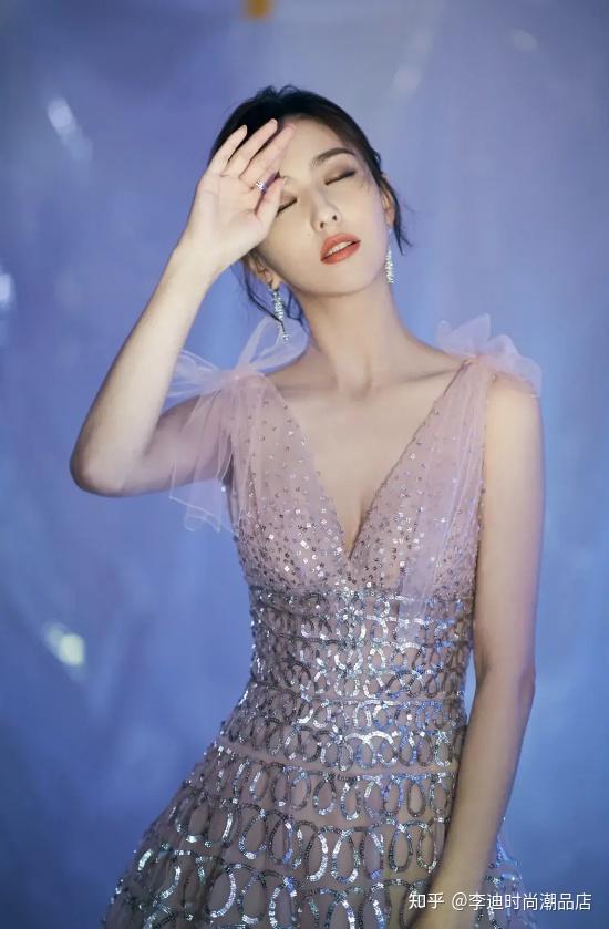 佟丽娅的重生:从演员到主持人