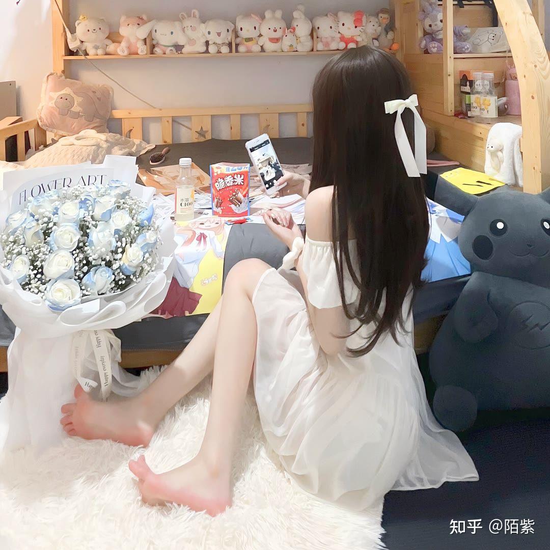 光脚小美女有多迷人 - 知乎