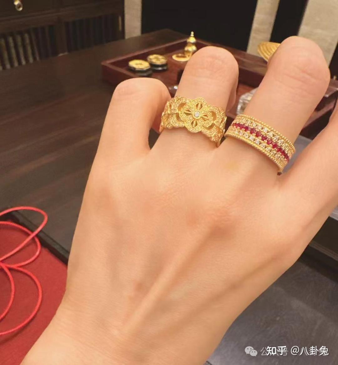 老铺黄金逆势增长，究竟抢了谁的生意？ - 知乎
