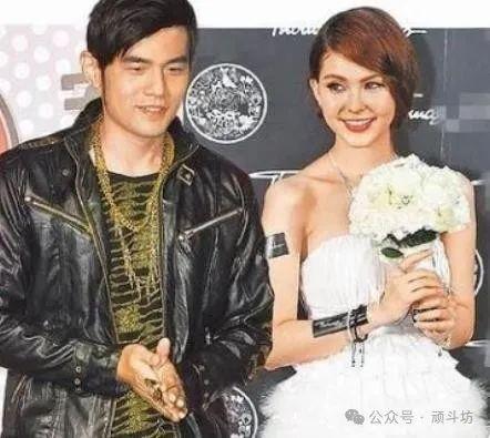洋娃娃昆凌16岁离开初恋嫁大14岁周杰伦结婚多年赔10个亿