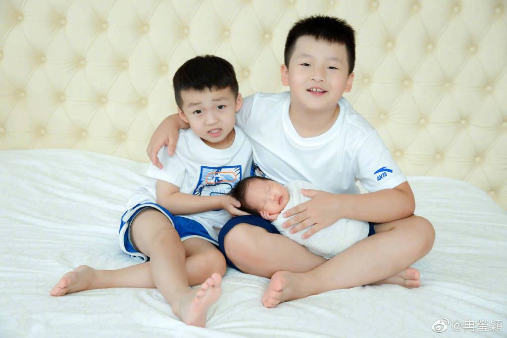 邹市明冉莹颖三个儿子三出生地,国籍不同,是否超生交罚款?