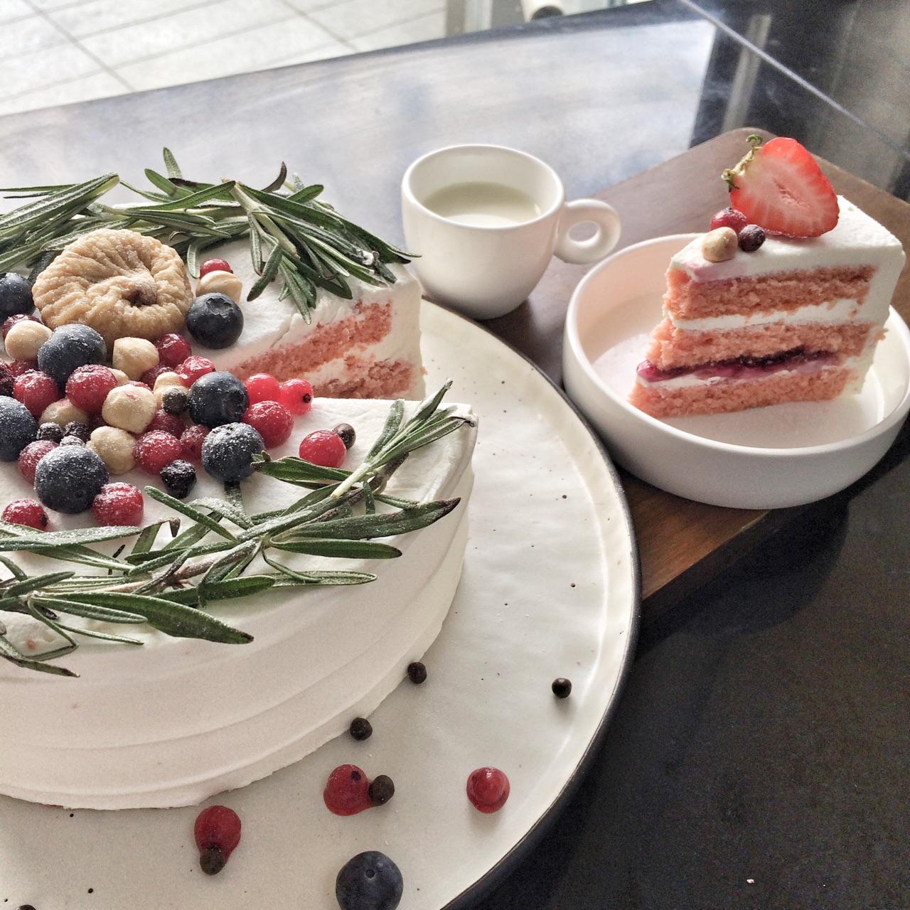 甜点的摆盘和拍照有什么技巧?