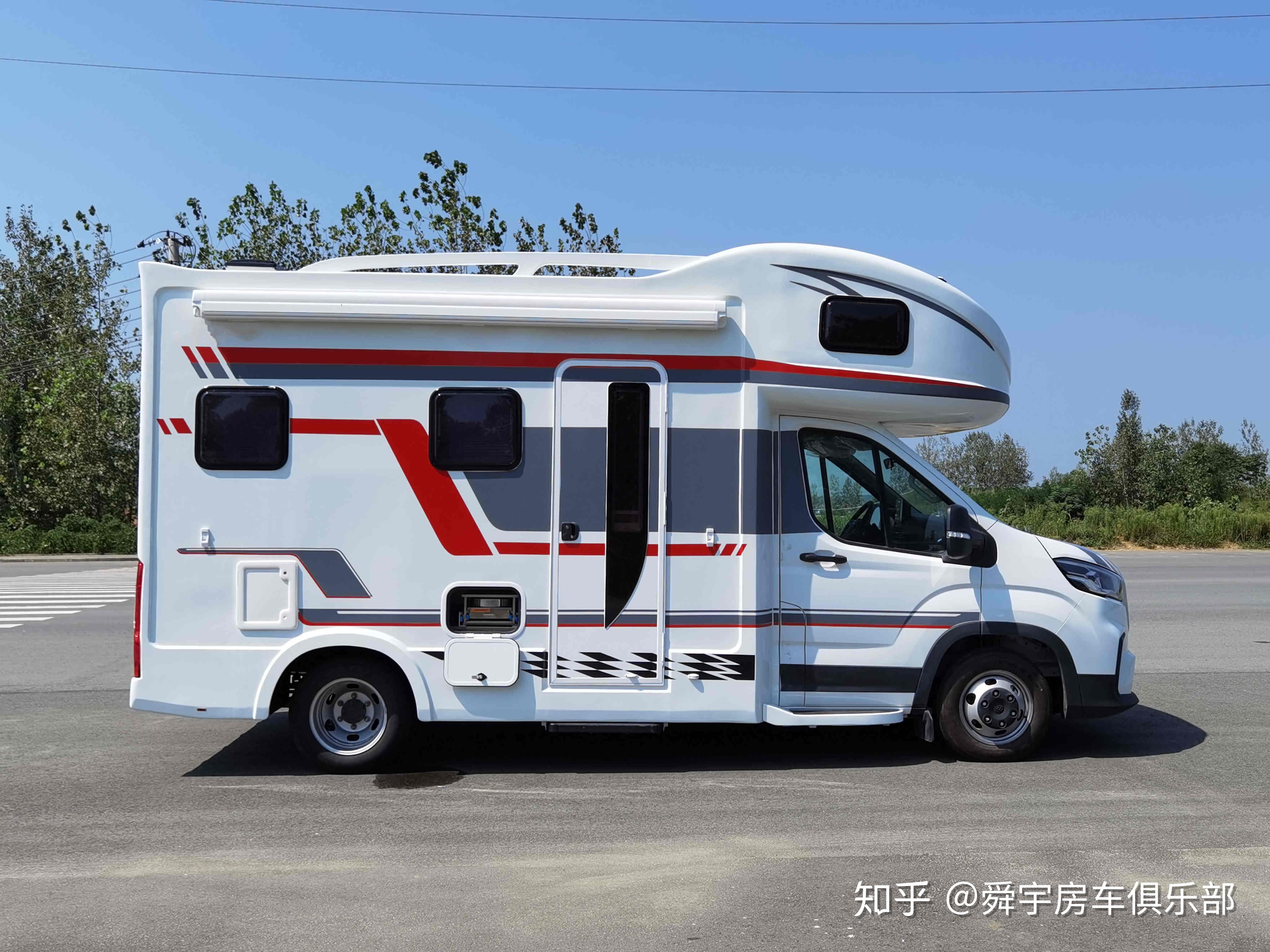 國六爆款c型房車湖北舜宇大通v90大額頭c型房車