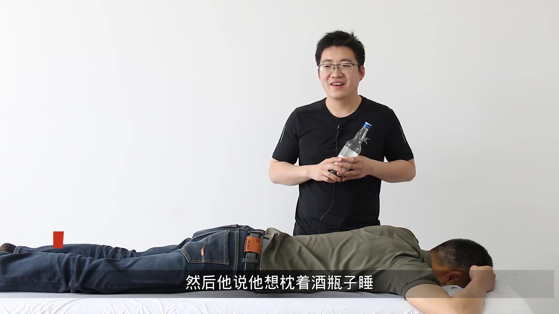 腰痛腰肌劳损腰疼腰伤腰部腰椎病相关推荐 2:49颈椎曲度变直枕"酒瓶"