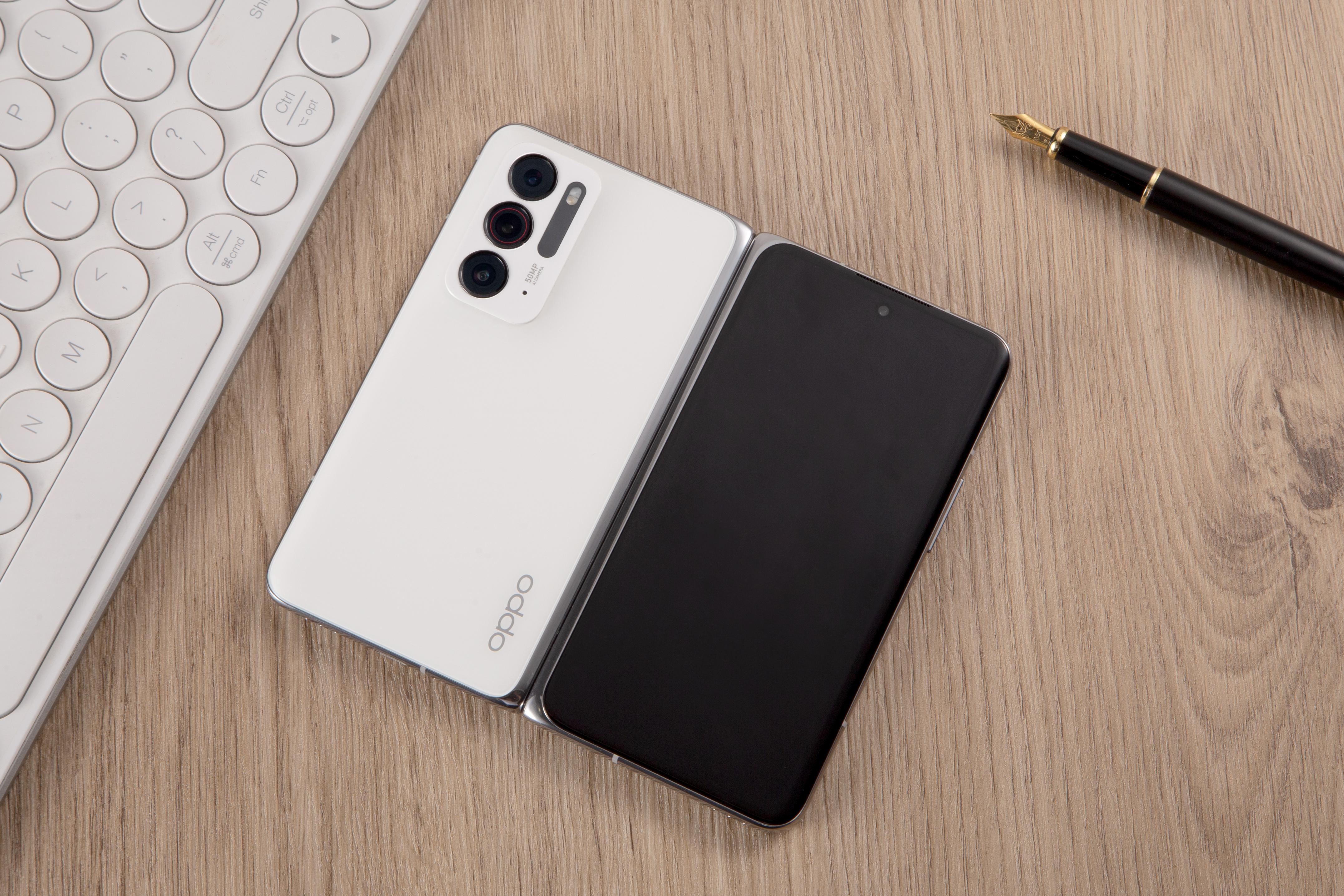 从第一代oppo find n开始,oppo对于折叠屏手机的思考就比较不同,但