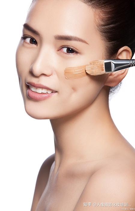 生活妆怎样打粉底实用化妆技巧济南化妆培训学校分享