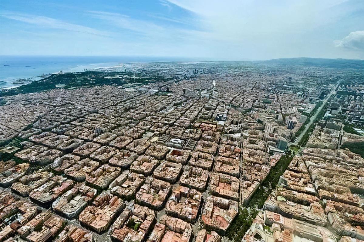 这些让强迫症极其舒爽的棋盘格布局,让小编一下子就对这个城市充满了