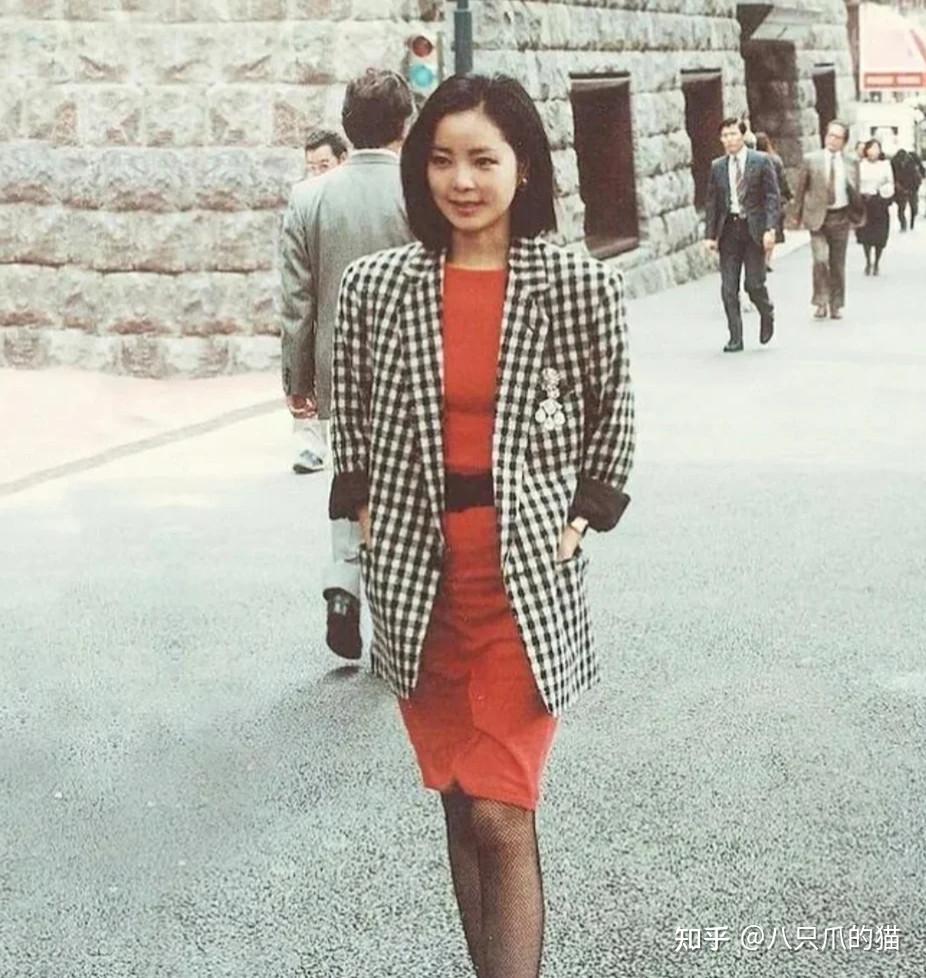 当红时期的邓丽君真的很会打扮,很多造型一眼就被美到了