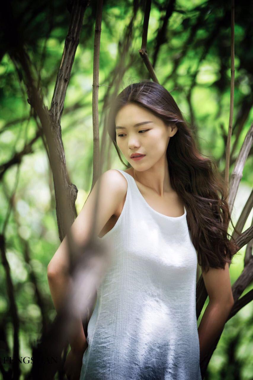 柏拉图说:"人生最遗憾的莫过于,轻易地放弃了不该放弃的,固执地坚持了