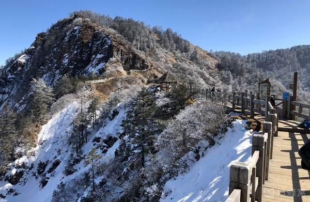 雪山還有中國最長索道,可俯瞰西嶺全景.