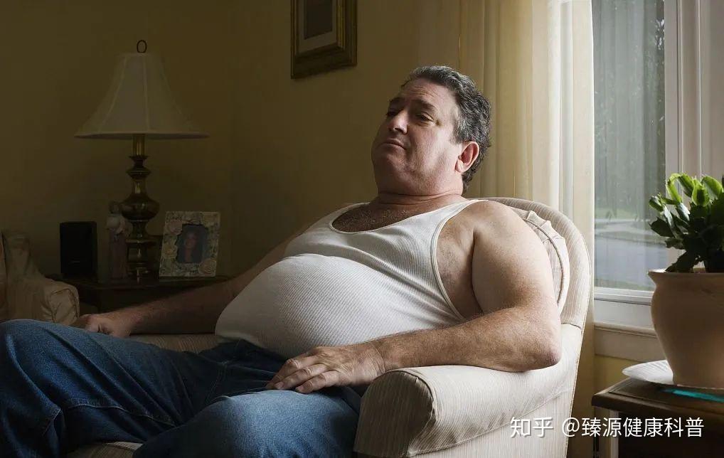 而精神压力过大还会引发失眠,睡眠不足,作息不规律导致新陈代谢紊乱