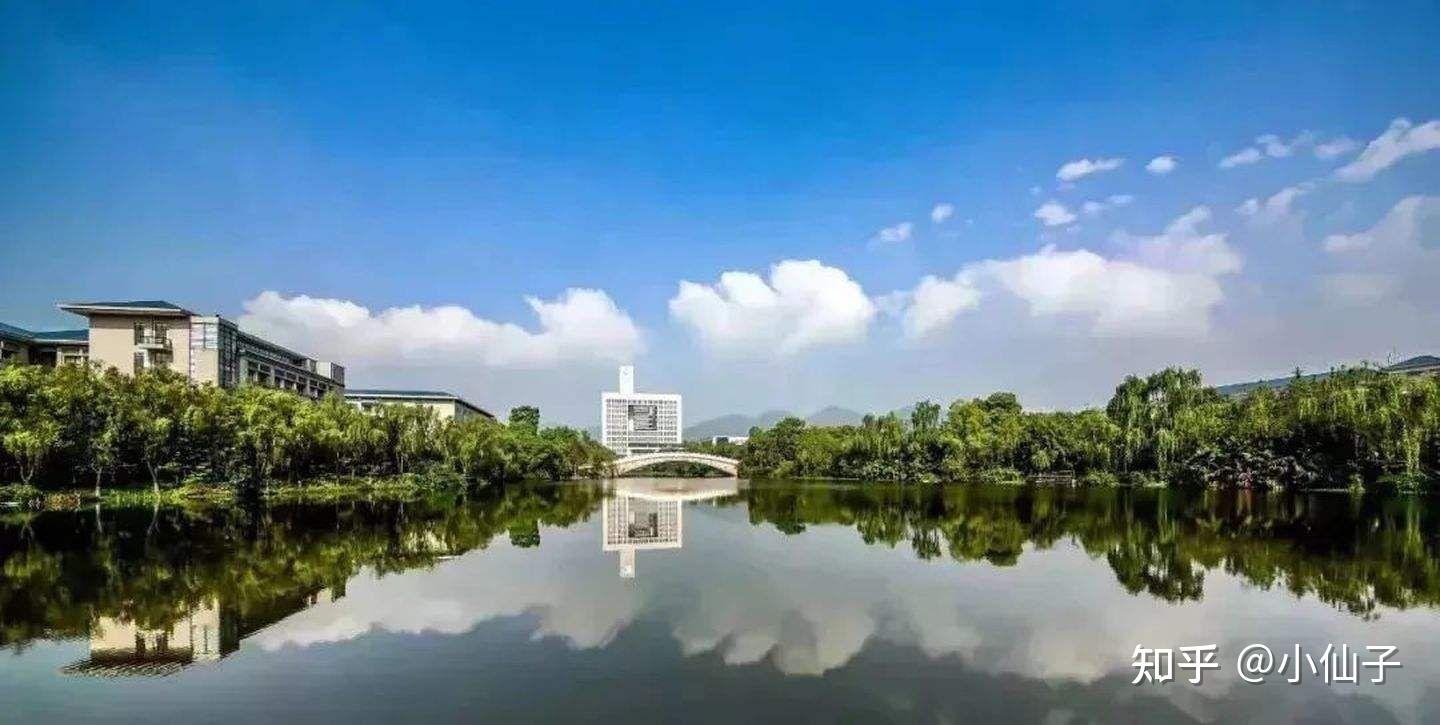 重庆市沙坪坝区大学城中路37号,小教研究生都在大学城校区,毗邻尖顶坡