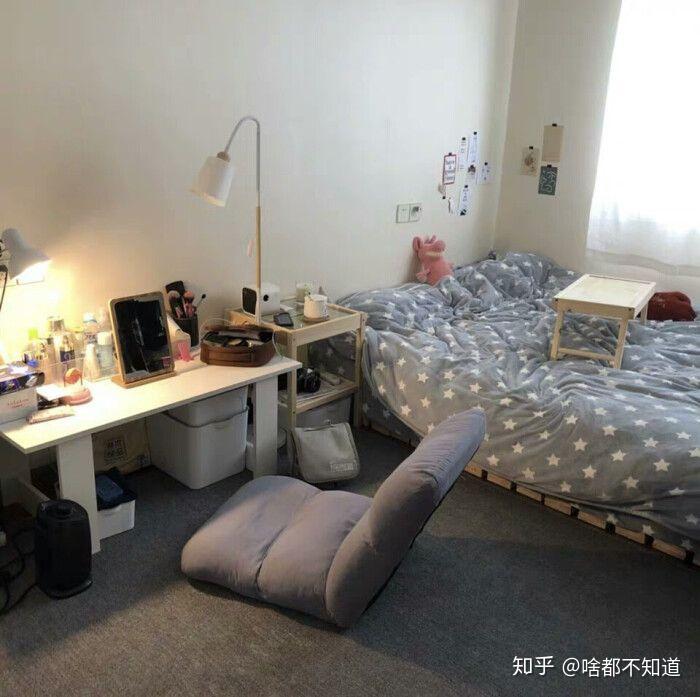 怎么夸女生的房间布置得好 v2-def2cf94249bf839051c127fe19752b1_r.jpg