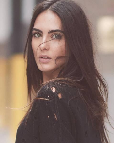 足球女孩钟爱j罗的哥伦比亚天使面孔超模丹妮拉