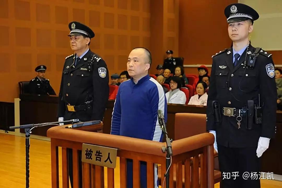 涉案132亿,四招让老人上当!南京诈骗犯被判无期,曾请唐国强代言