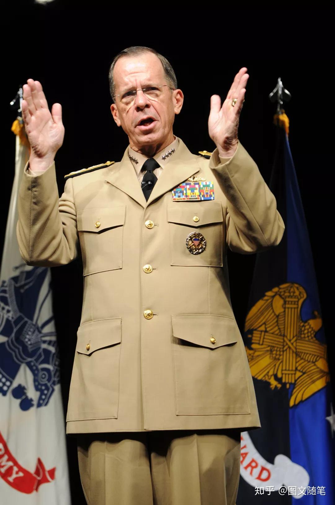 世界各国军装颜色设计大同小异,基本就是绿,藏青,蓝,灰,卡其,白,海军