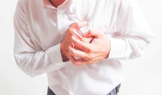 男子后背疼痛憋气医生说心梗心衰家属怀疑我们来看检查