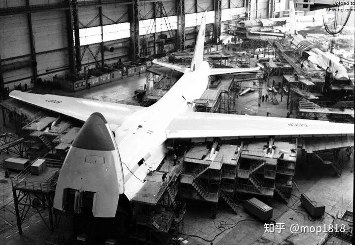 【转载:空翼网】安东诺夫家的巨无霸——安-124“鲁斯兰”和安-225“梦幻”运输机 - 知乎