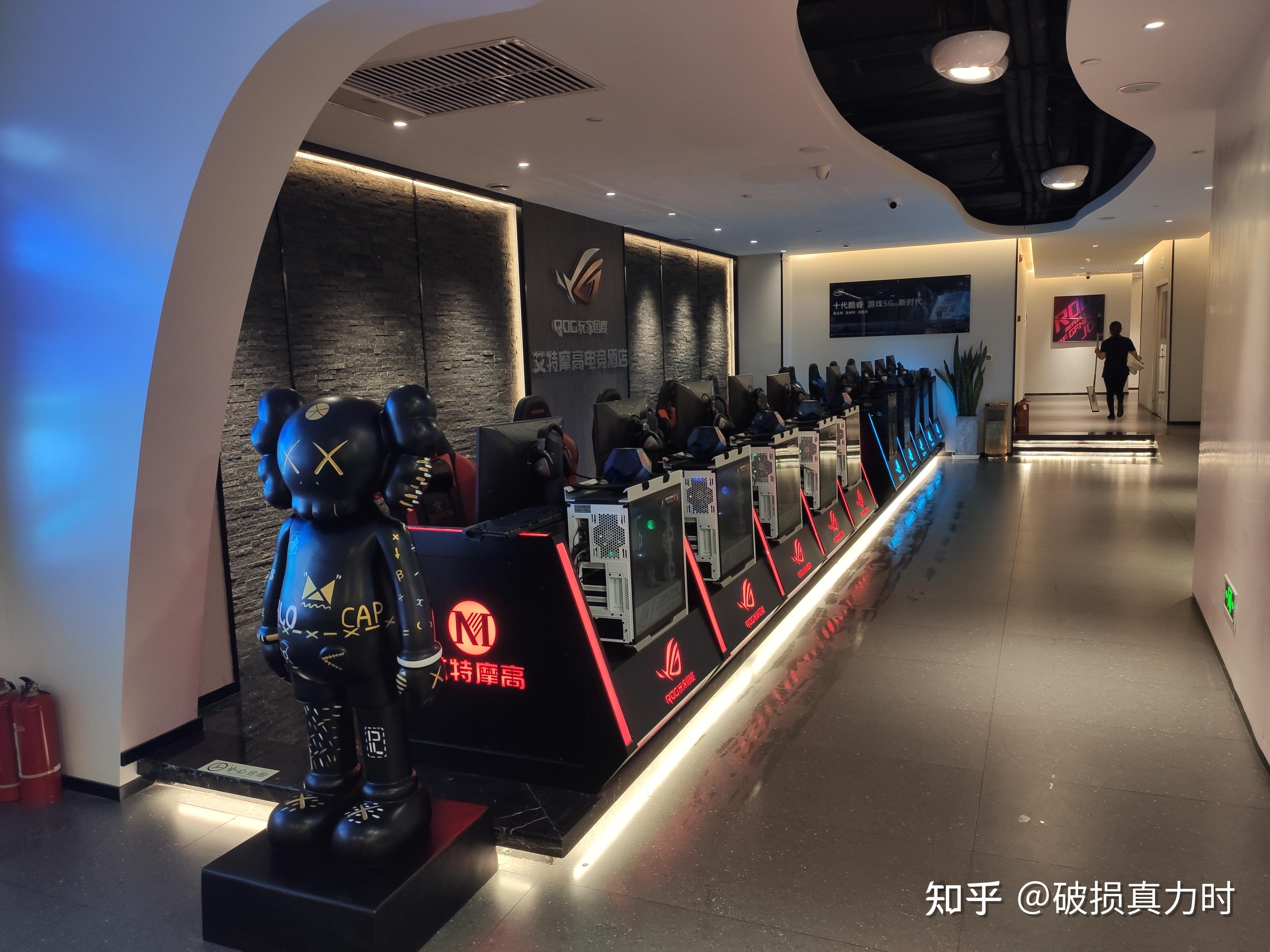 电竞台都是高配设备厂家直营店是不一样上四楼今天来艾特摩高华硕厂家