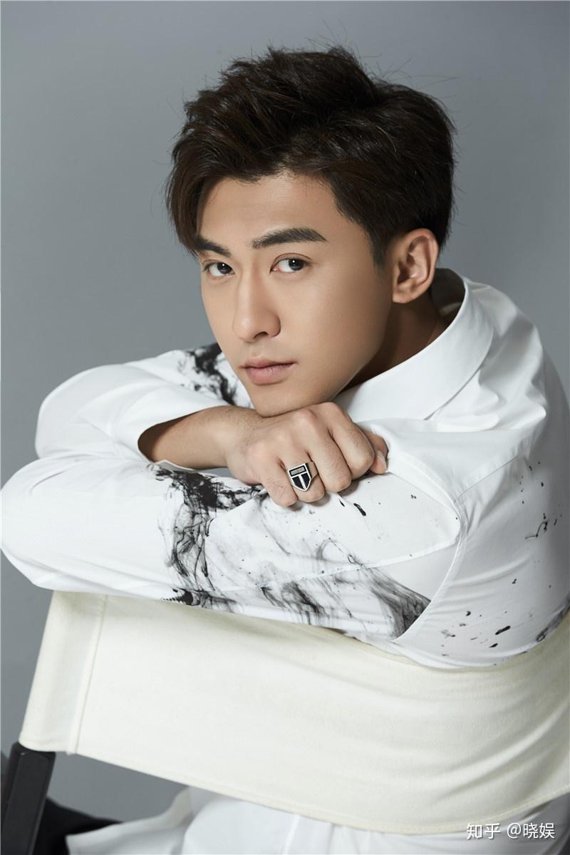 晓娱专访演员李柏谊诠释三好富二代