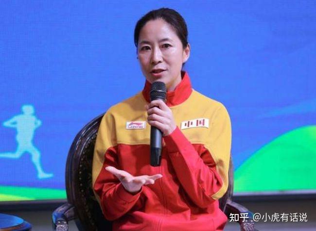王丽萍夺冠后,无人庆祝,教练都走了!那一幕的辛酸,让人难忘! - 知乎