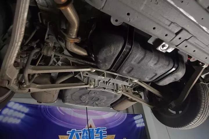 腾势z9gt底盘拆解视频 v2-e00ef628746f53f70f2258b5f7378451_r.jpg