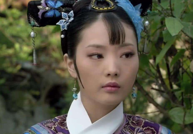 余莺儿冒充甄嬛得宠后,因为唱曲好听被皇上赐封号"妙音娘子",谐音很像