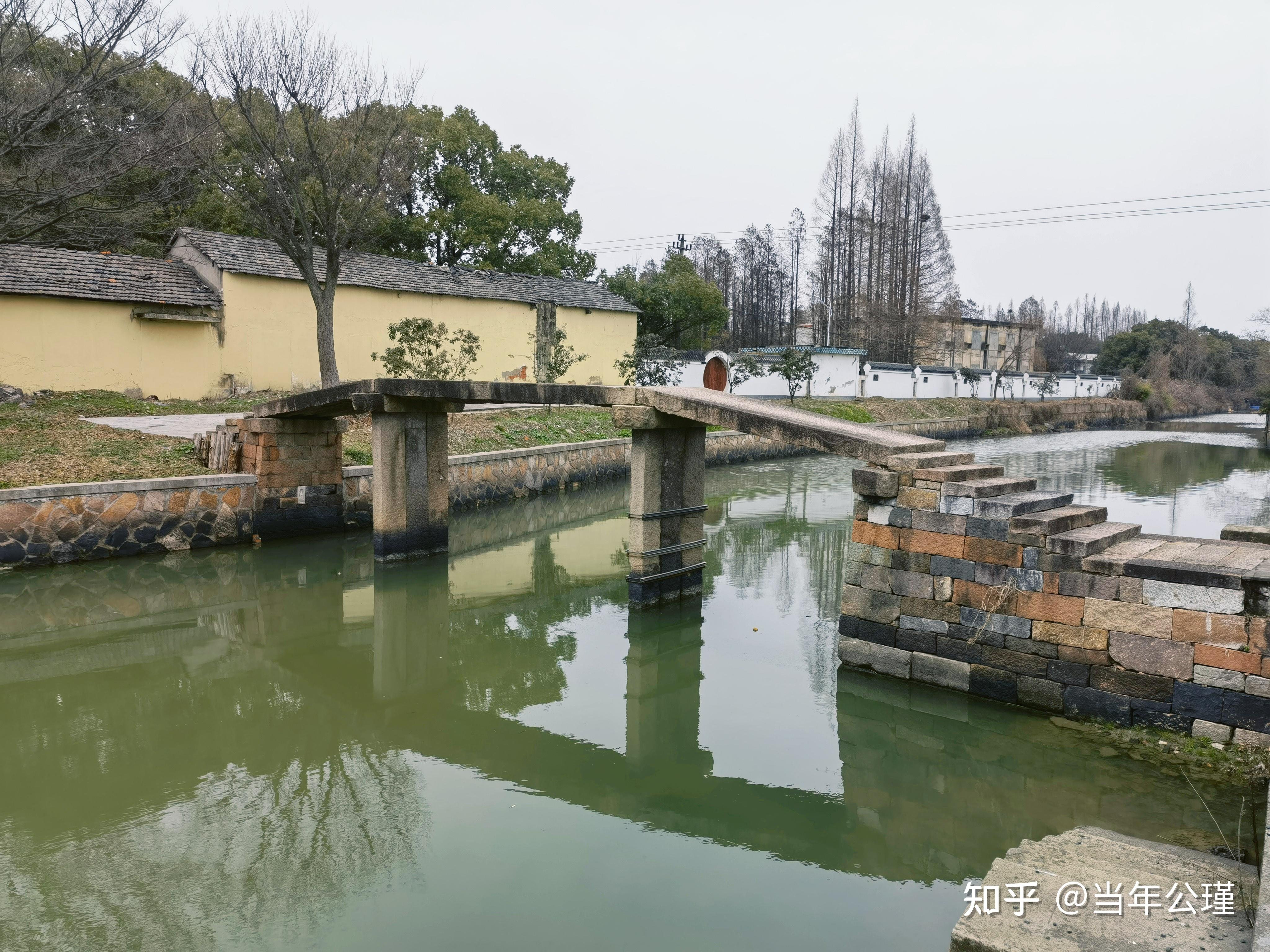 著名的吴越槜李之战即发生在嘉兴境内,1959年在国界桥附近发现大量马