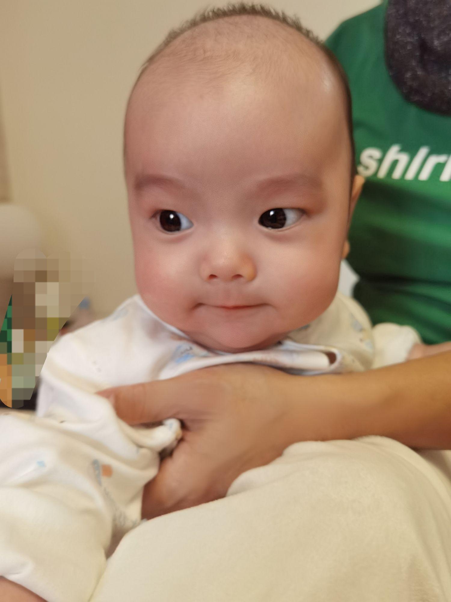 几个月宝宝可以坐安全座 v2-e099a2fe98b0cfaa51b7f524f3780279_r.jpg