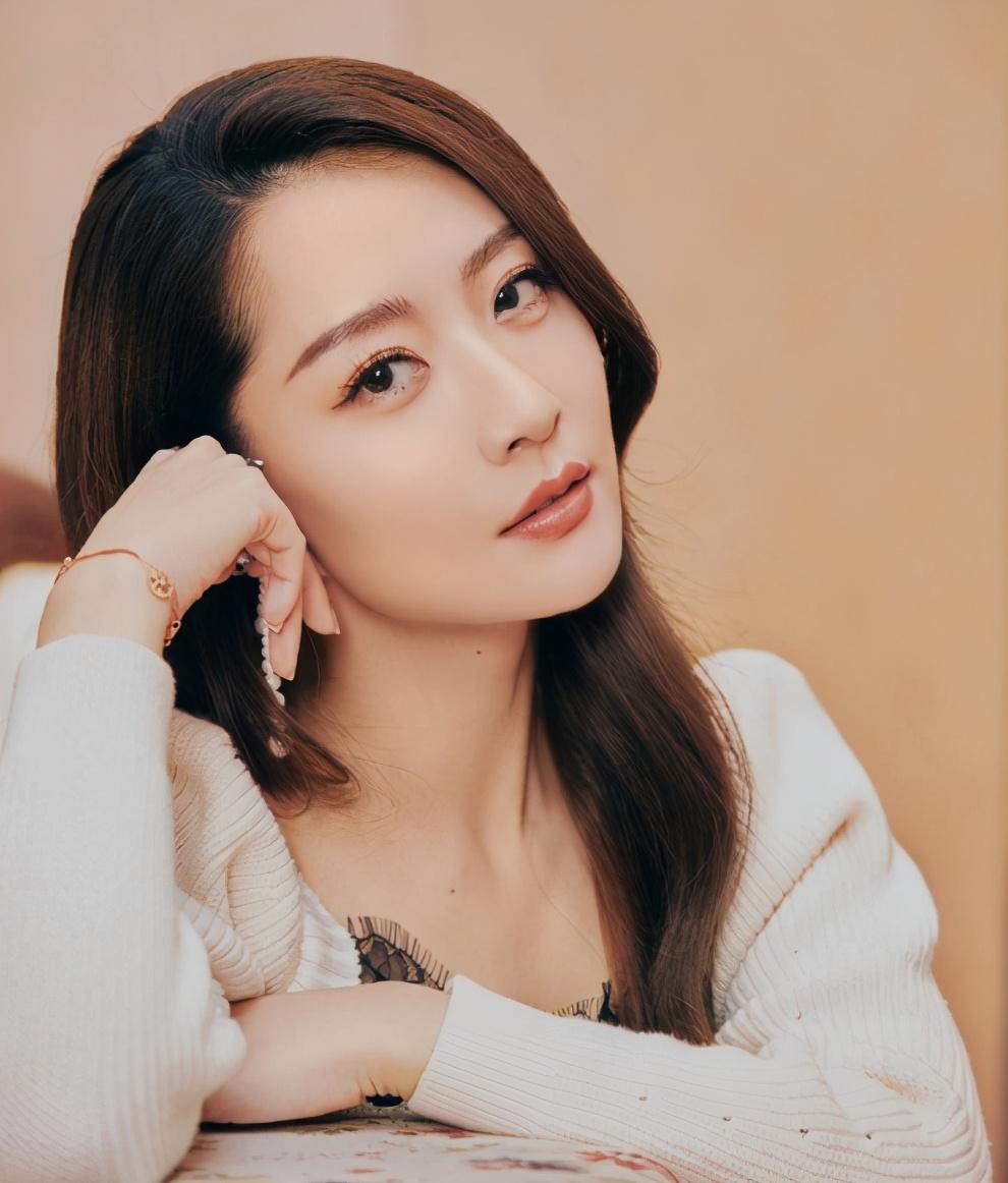 怎么看待白冰和某品牌高定事件