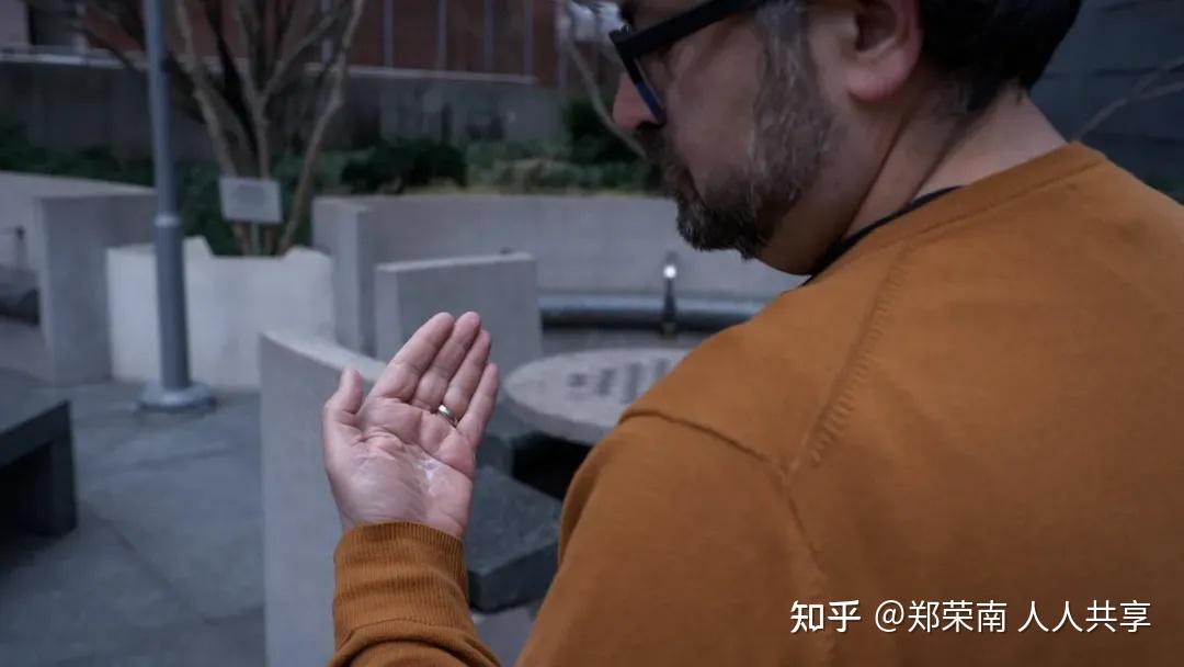 可佩戴chatgpt发售一周后差评如潮还不如智能手环