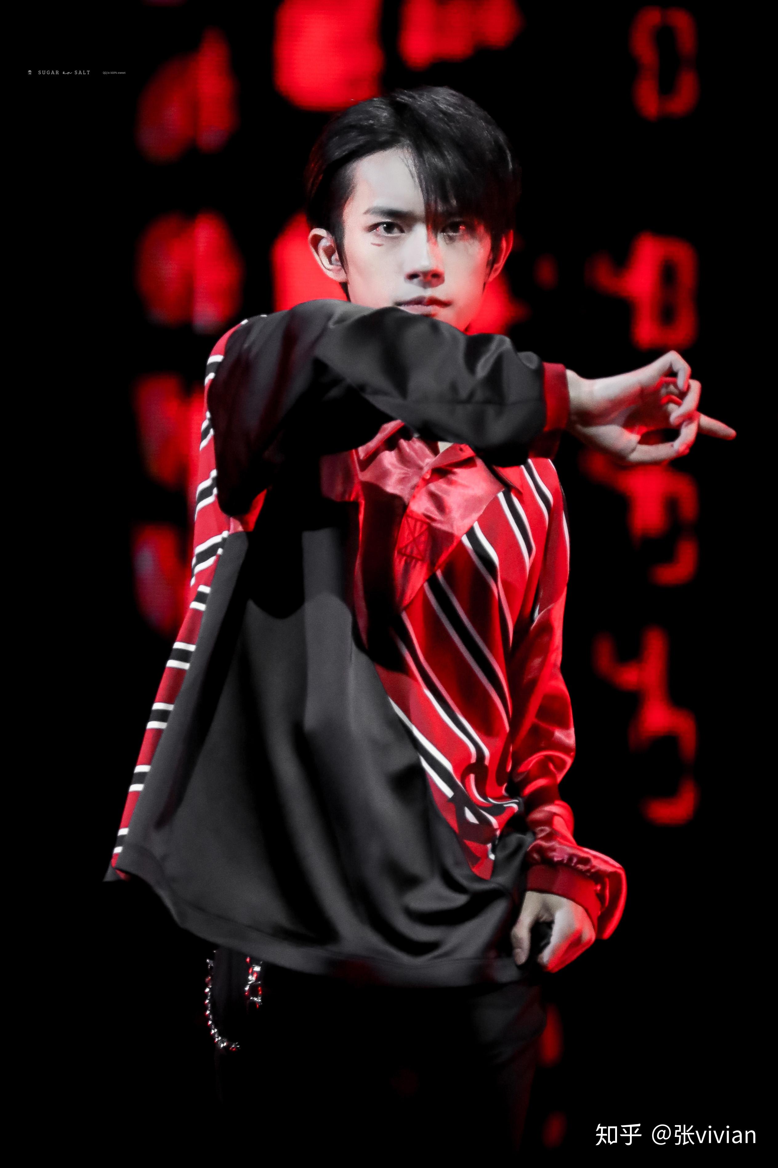 易烊千玺玊尔演唱会海报 v2-e0d76362a4120313d7eec925e7635935_r.jpg