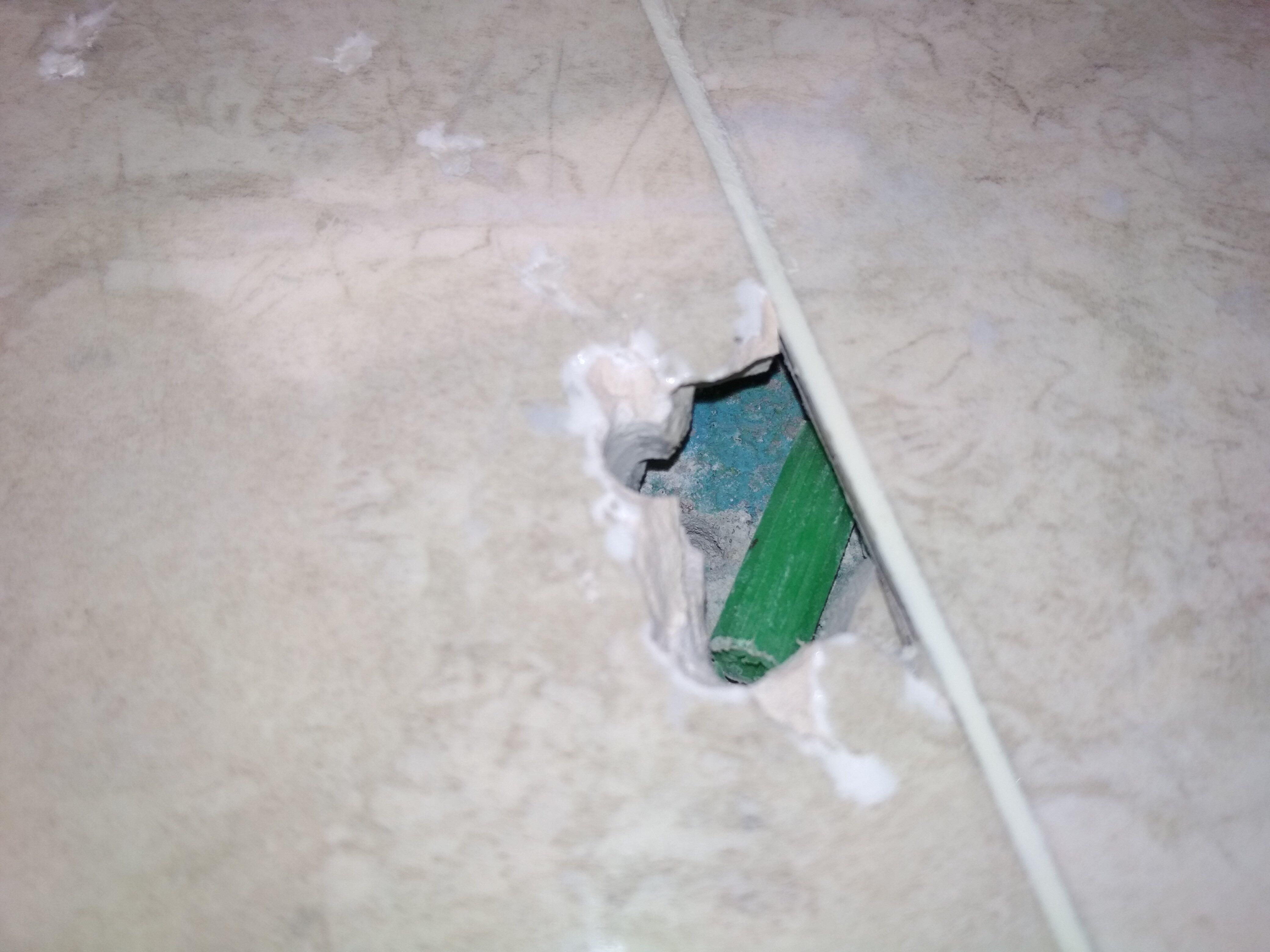 装饰条怎么贴不容易脱落 v2-e0dcf32ca7fa42118197a07c60e048ad_r.jpg