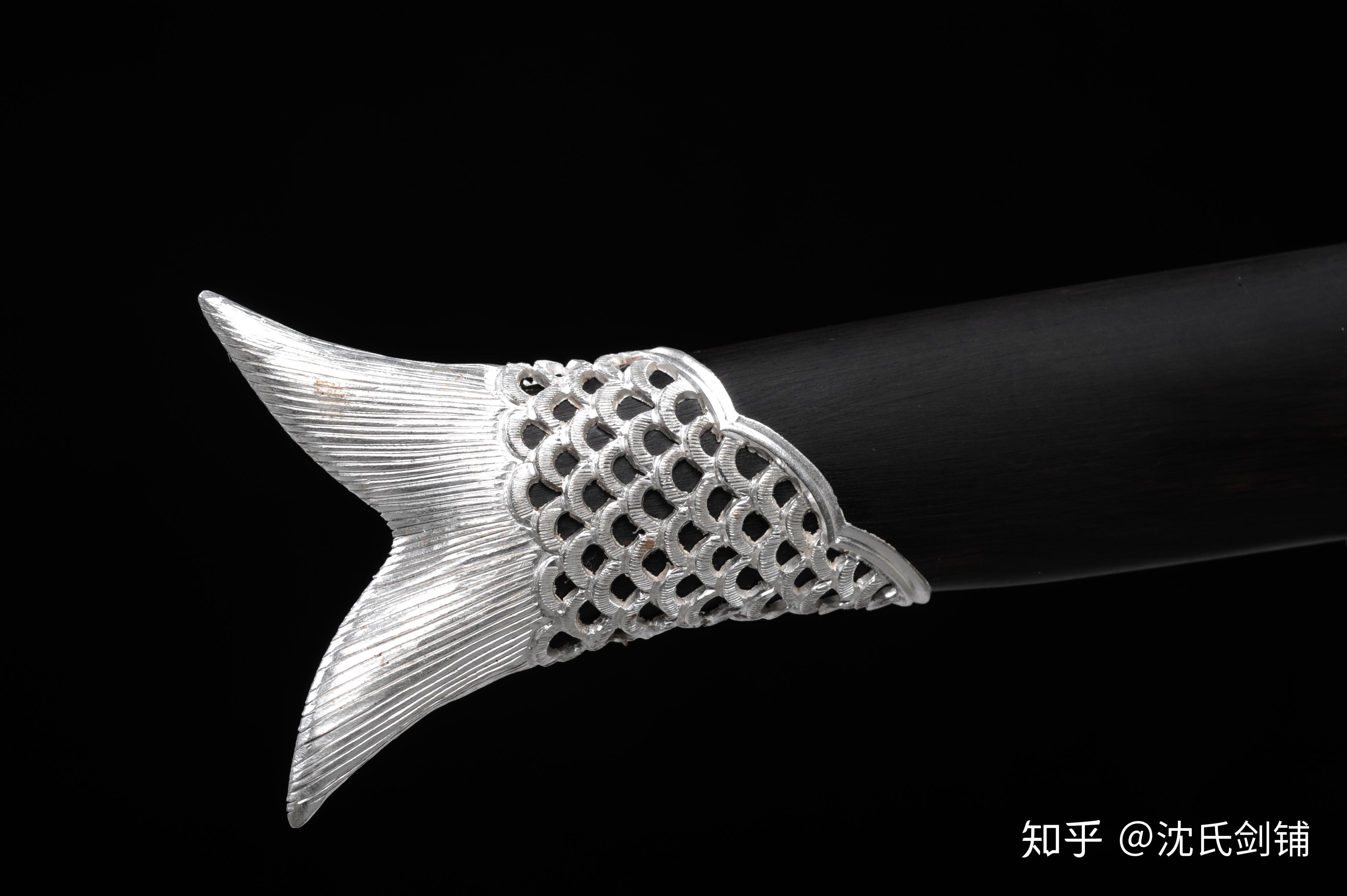 鱼肠剑,古代名剑,专诸置匕首于鱼腹中,以刺杀吴王僚,故称鱼肠剑,是为