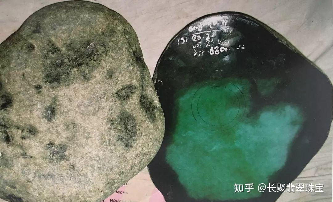 什么是翡翠原石的黑雾黑雾有利也有弊脏了底子又提升了种质