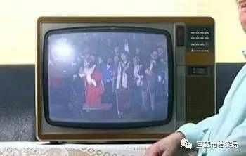 既然琼瑶阿姨三观如此不正,为什么当年琼瑶的作品(剧和书)还如此受追捧呢?
