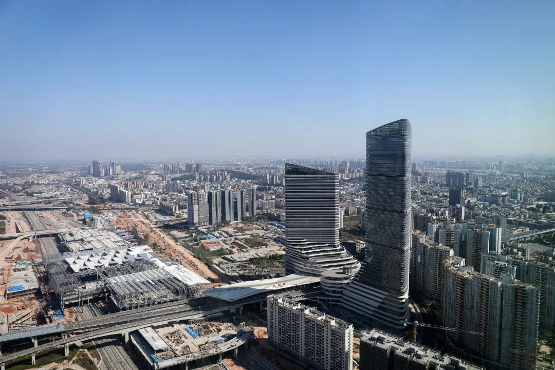 广州东部交通枢纽 图片来源:公众号【增城区融媒体中心】同时,广州将