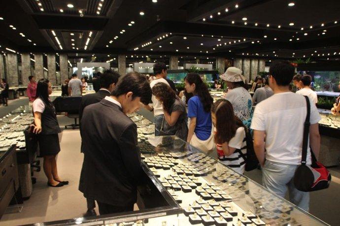 天天戴珠宝首饰真的是异想天开吗这年头女性不戴珠宝怎么出门