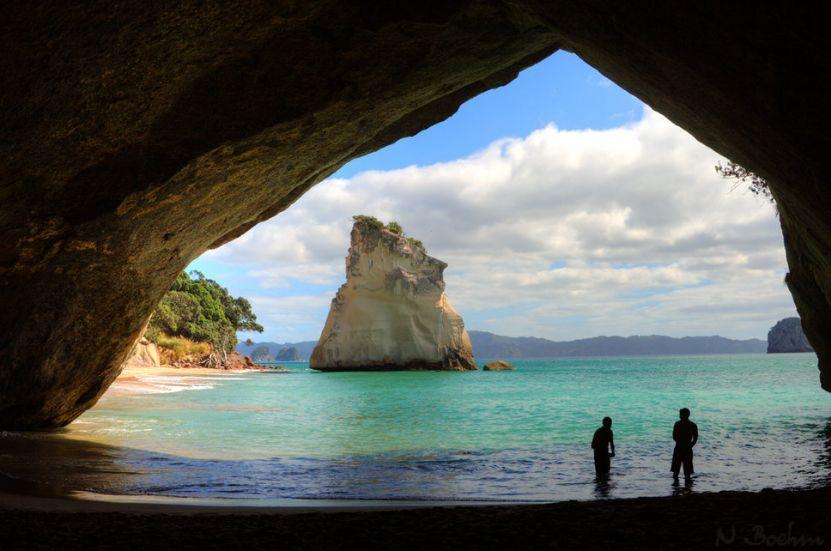 新西蘭教堂灣(cathedral cove)海蝕洞3海蝕崖:隨著海蝕作用的進行