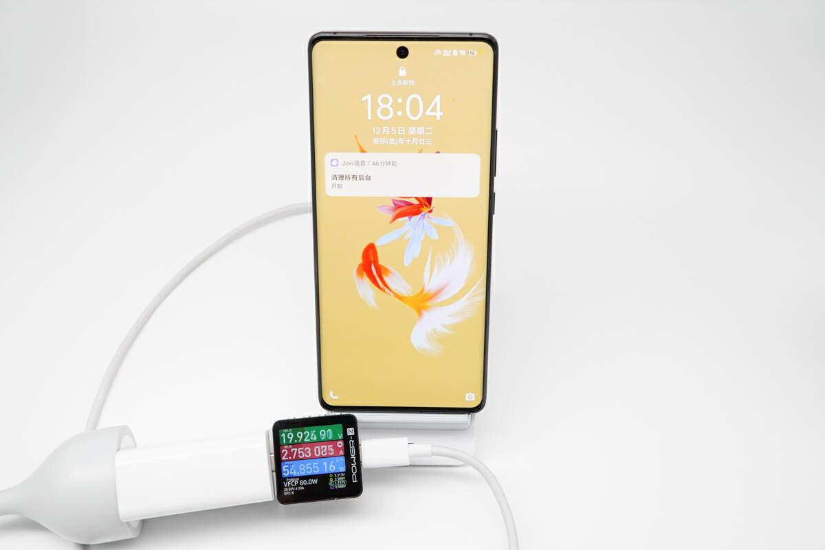 通过vivo 50w 立式无线充电器2对 vivo x100 pro手机进行无线充电