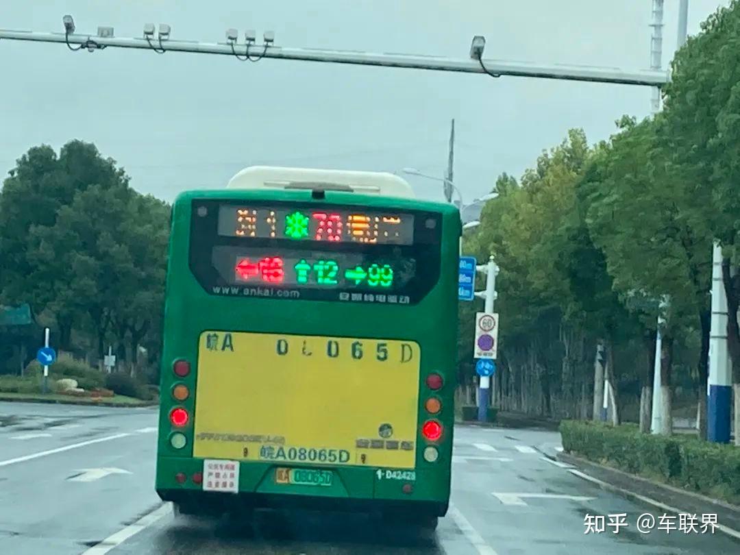 来了安徽省公共交通行业首创自带红绿灯的公交车