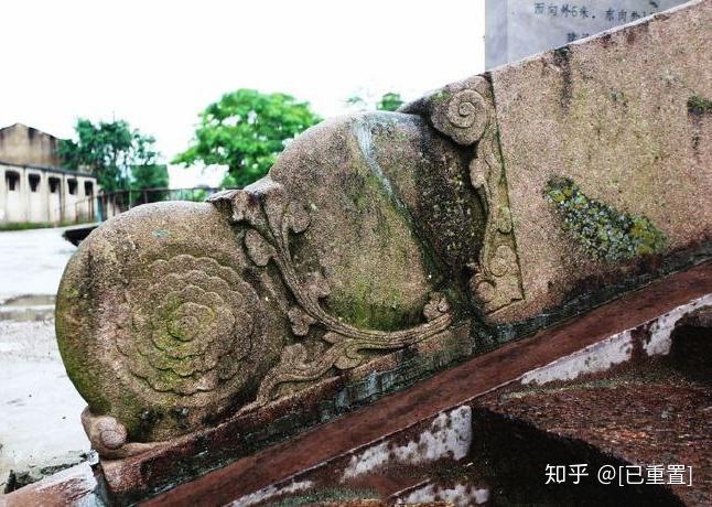 石桥梁上的抱鼓石