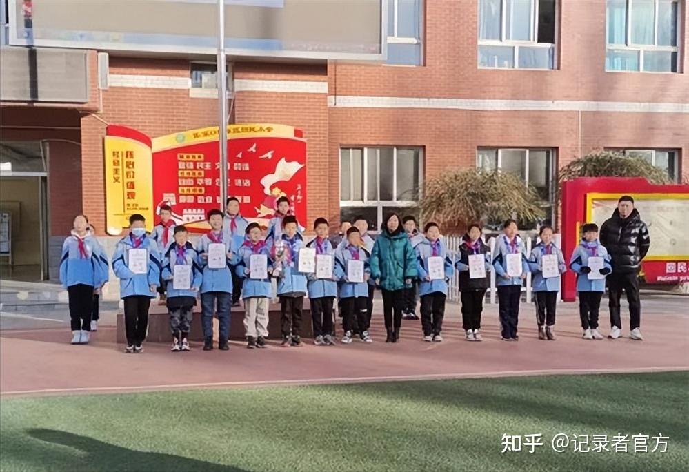 张家口桥东区回民小学以梦为马不负韶华升旗仪式