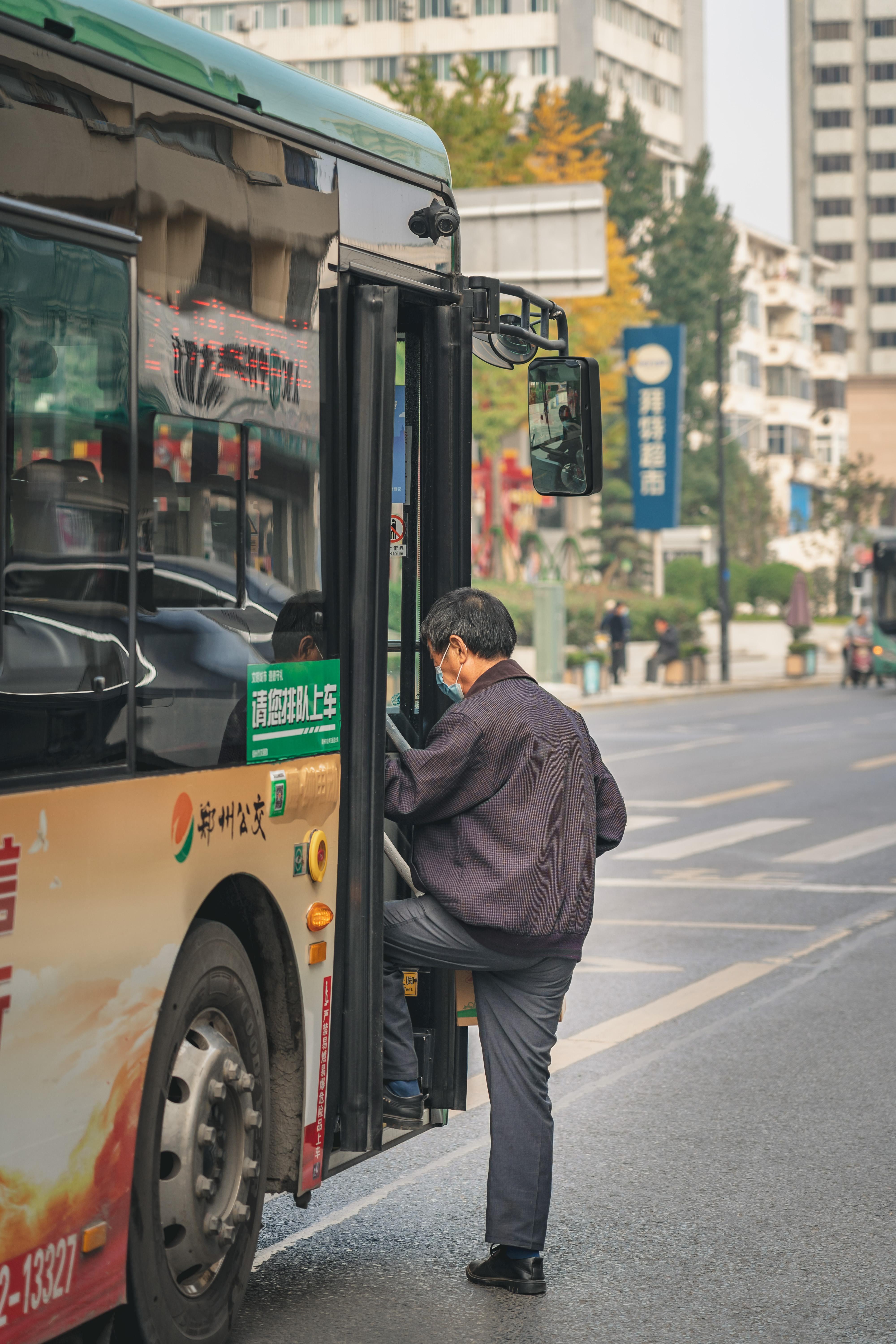 總有人,偏愛鄭州的公交車 - 知乎