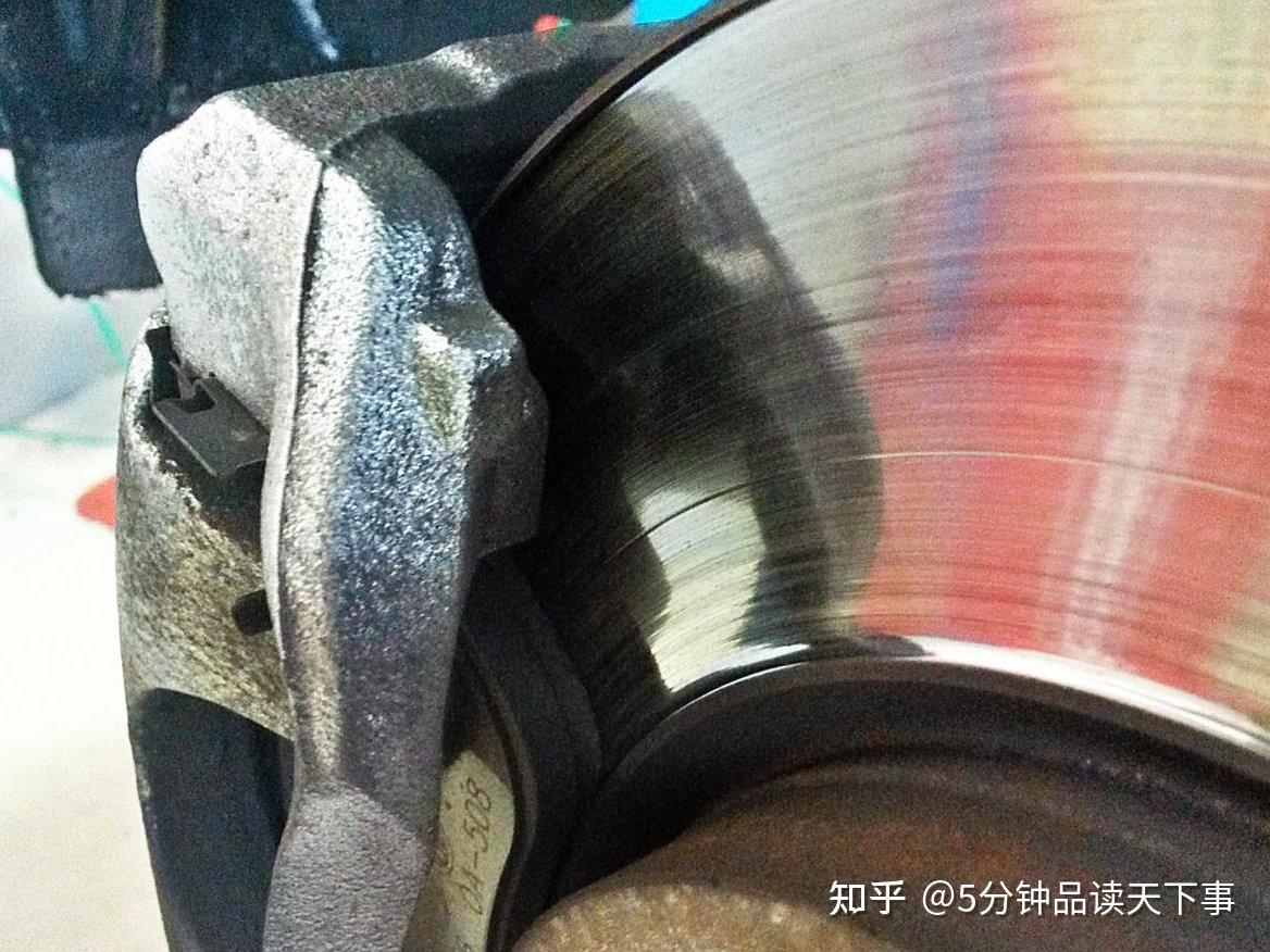刹车失灵别猛打方向,老司机保命技巧