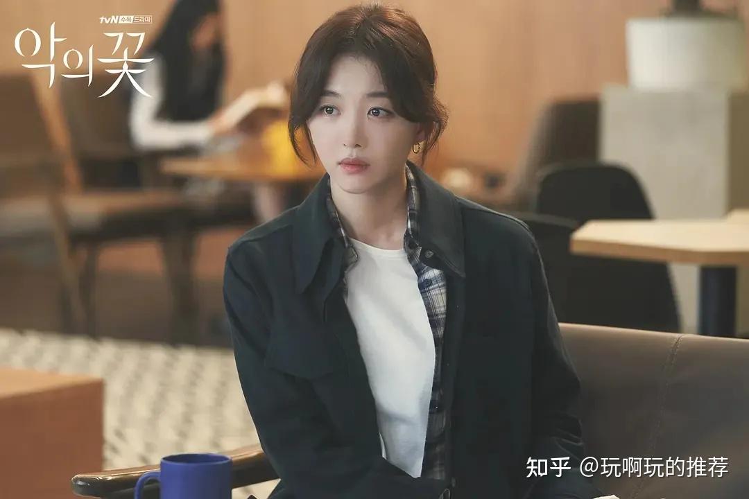 韩剧推荐tvn播出的剧情悬疑爱情剧恶之花flowerofevil由李准基文彩元