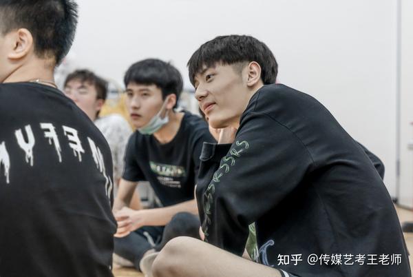 编导影评点题模板及答案