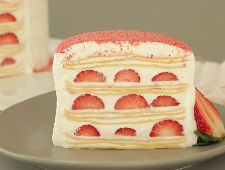 草莓千层蛋糕少女心十足元气满分