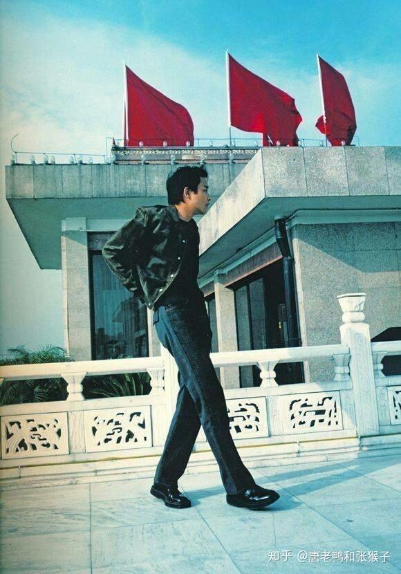 请问各位知友有没有哥哥张国荣全身照高清图想做人形立牌可以吗